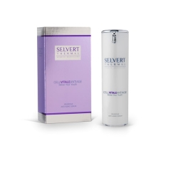 <p>Pensato per le pelli pi&ugrave; mature o segnate dal passare del tempo, l'elevata concentrazione di questo siero Cell Vitale anti-&acirc;ge a base di cellule staminali della mela svizzera Uttwiler Sp&auml;tlauber protegger&agrave; la pelle del viso, che apparir&agrave; pi&ugrave; compatta e levigata. In tutta la sua pienezza.</p>
<p>Indicato per le pelli pi&ugrave; mature o segnate dal passare del tempo, la sua ricchezza in cellule staminali vegetali contribuisce al trattamento dell'invecchiamento cutaneo precoce.</p>
